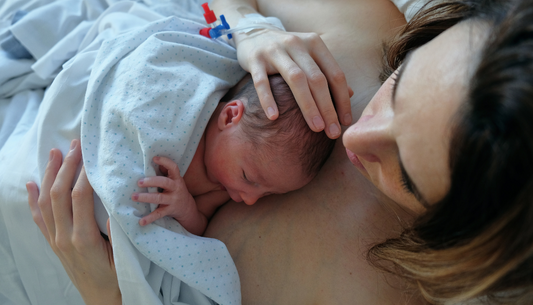 El poder del contacto piel con piel desde los primeros meses de vida 👶💛